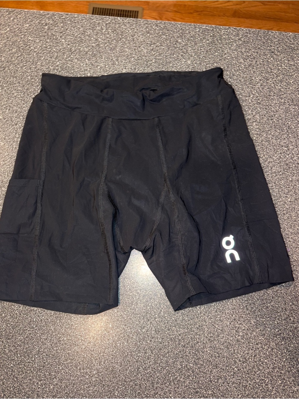 On Cloud Mens Hybrid Running Black Athletic Training Shorts large